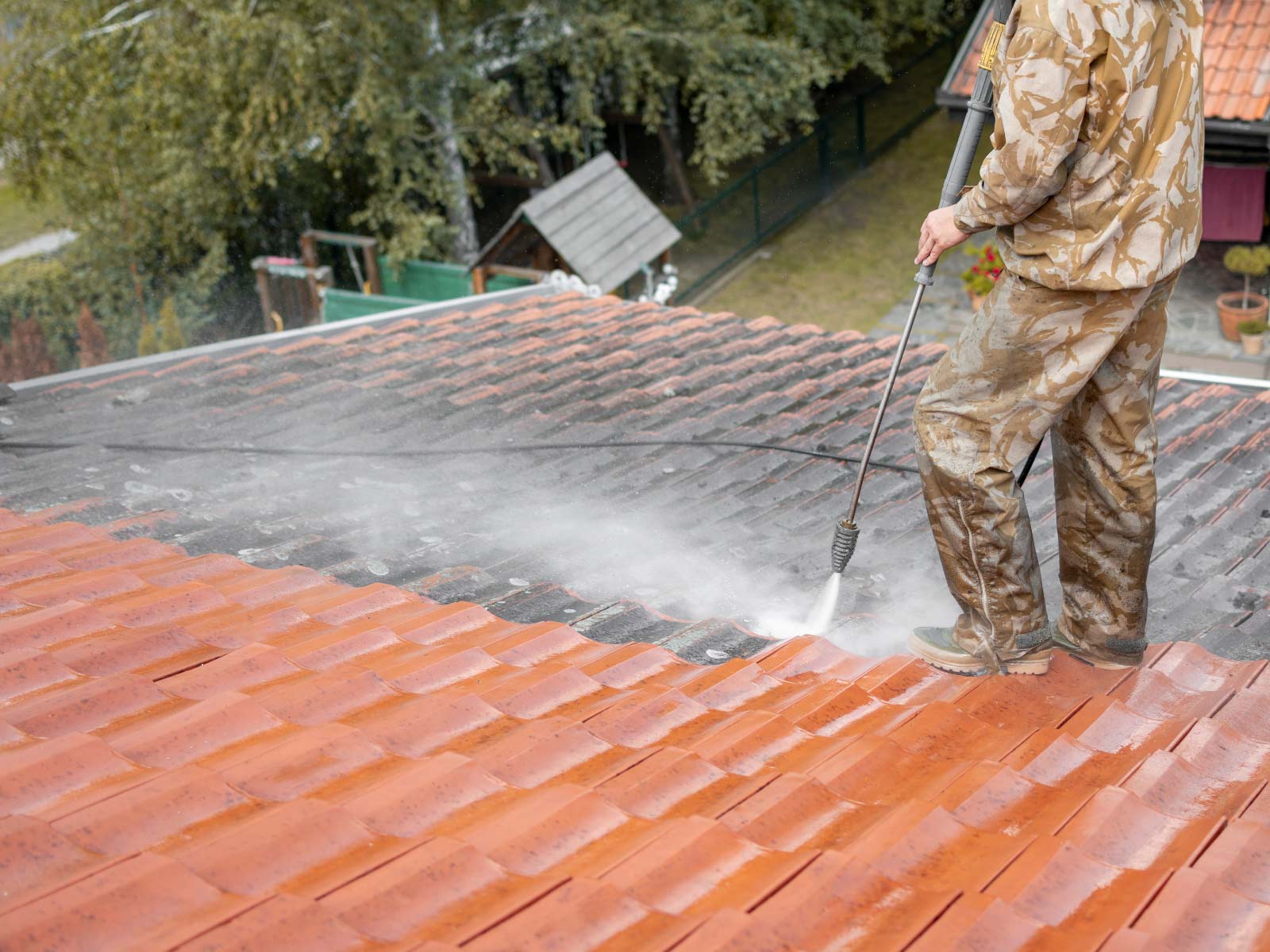 You are currently viewing Signs Your Tile Roof Needs a Professional Cleaning Service